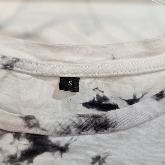 Women's Hello kitty T shirt, size small - Picture 3 of 3